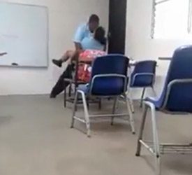 Cogiendo en el salon y no les importa que les graben